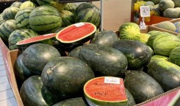 临淄探店网红吃瓜是真的吗,网红吃瓜，真相揭秘