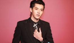 圈内爆料男星恋情,当红男星恋情曝光，甜蜜细节引粉丝热议