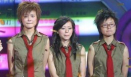 娱乐吃瓜酱女声唱的歌叫什么,她唱的那首叫什么？