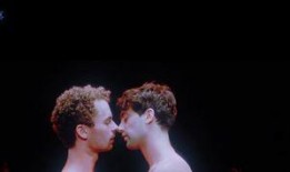 电影同船爱歌在线观看,跨越时空的浪漫旋律，在线重温经典爱情故事