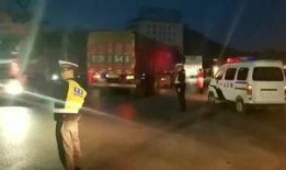 县城管爆料者被敲大门视频,视频曝光引发网友热议